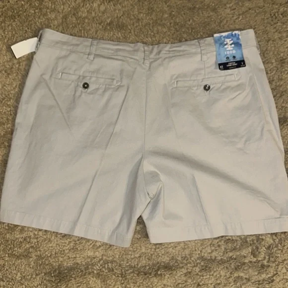 NWT Men’s Izod Saltwater Stretch 7 Inch Light Gray Chino Shorts (42) - Picture 3 of 5